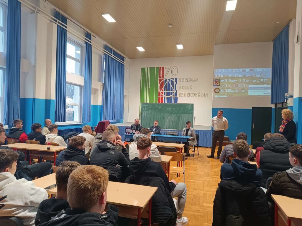 Gospodarstvenici i poduzetnici Zagorja- članovi  „ POSLOVNOG KLUBA ZAGORJE“ održali tribinu s učenicima Srednje škole Bedekovčina